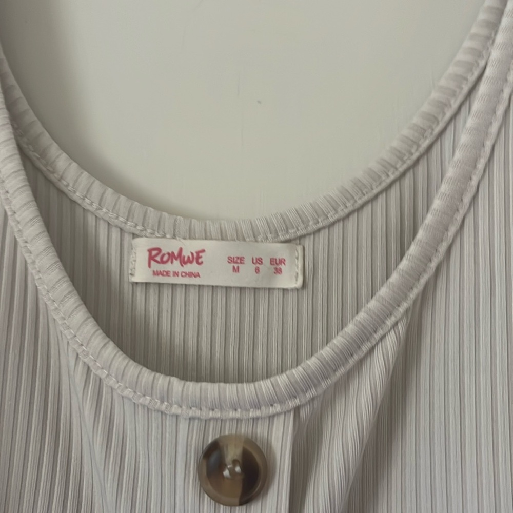 ROMWE Cream Ribbed Crop Tank Top - Picture 2 of 2